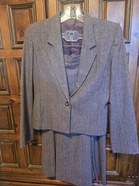 Vintage 1980-90s Andre Barreau Aubergine Tweed 2pc Skirt Suit Size 3